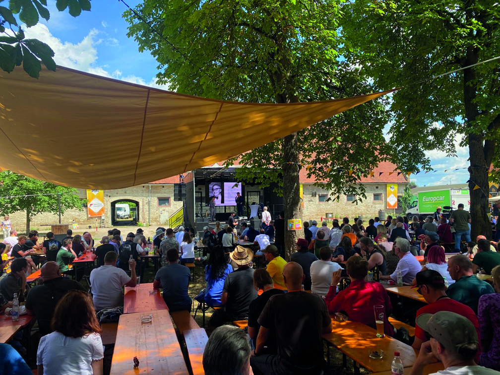 Mehr über den Artikel erfahren Afuera!